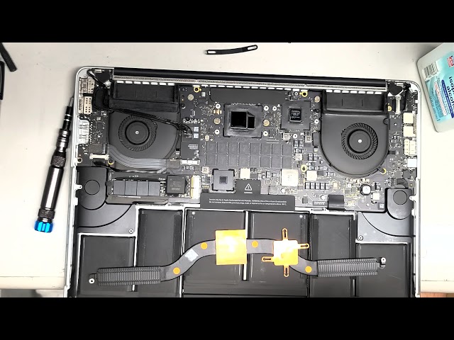 15" Retina MacBook Pro A1398 Thermal Paste Application Heatsink Replacement Repair