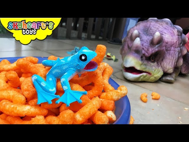 FROG INVASION on our house | Skyheart vs frogs and animals reptiles toys action for kids