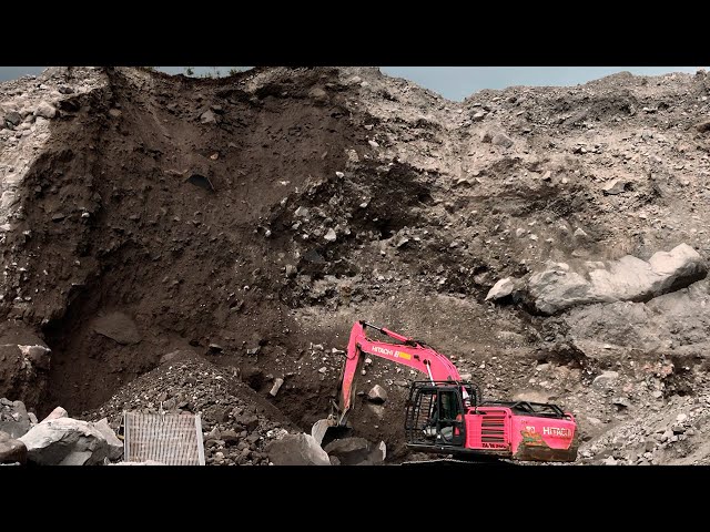 Dangerous Process for Excavator Operators When Mining Sand on High Rocky Cliffs