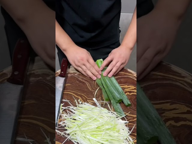 How to cut garlic leaves #fruitcarving #fruitart