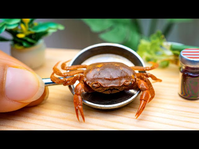 🦀 FUNNY CRAB FIGHTING and Cook Singapore Chilli Crab 🦀 – Tiny n Tasty | Miniature Cooking Mini Food