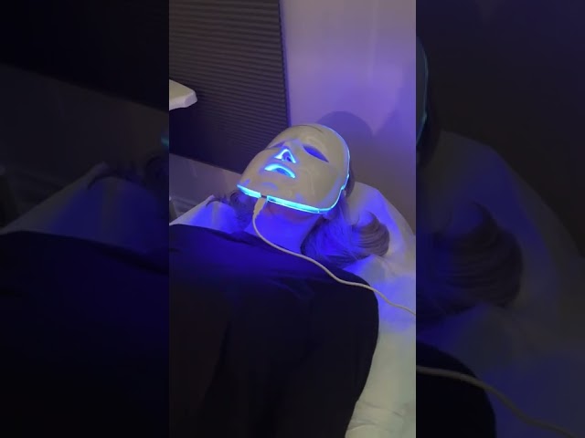 LED LIGHT THERAPY FACE MASK