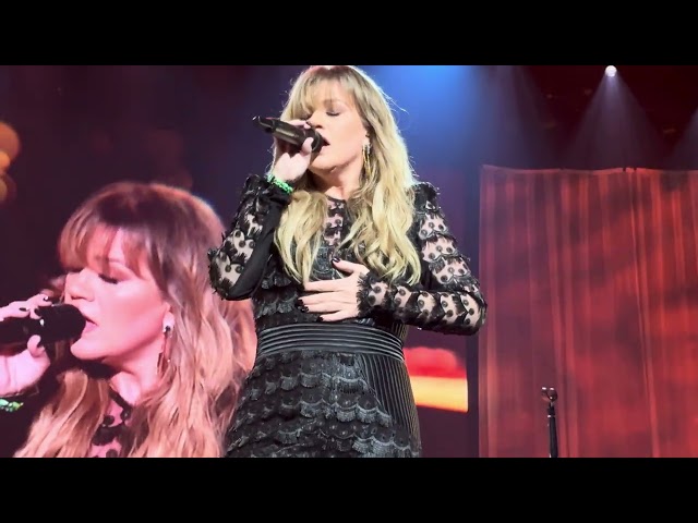 Kelly Clarkson performs Already Gone at the Chemistry Residency in Las Vegas on 12/30/23.