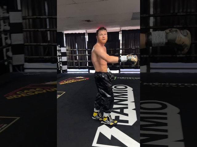 CANELO ALVAREZ IN HIS GROOVE CUTTING WEIGHT FOR JAIME MUNGIA!! #boxing #boxeo
