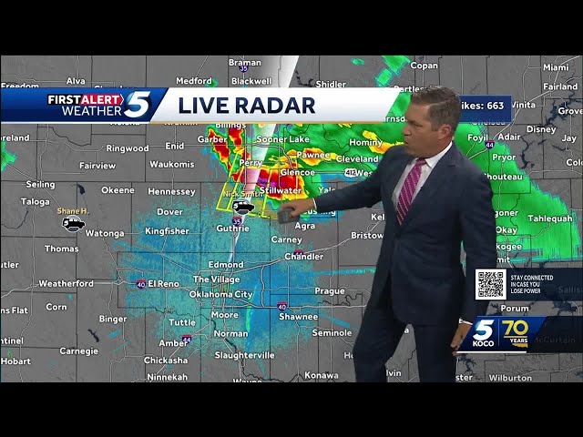 Strong thunderstorm moves toward Oklahoma City