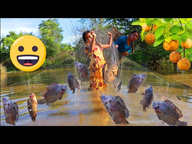 How to Manage Net fishing in flood | Fresh fish soup cooking for dinner +4food of survival