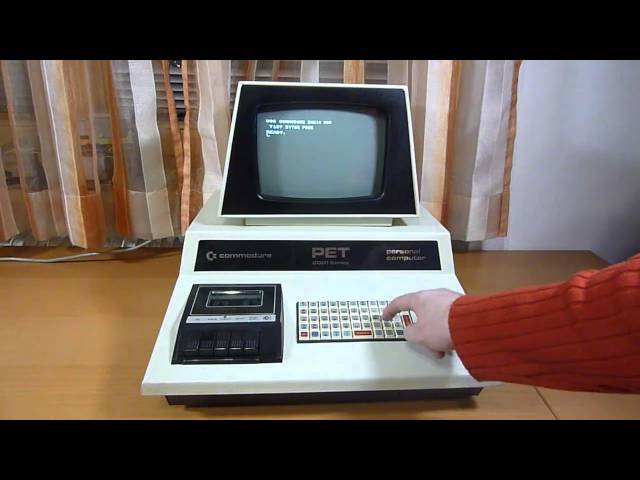 Commodore PET 2001 playing PAC-MAN & SPACE INVADERS