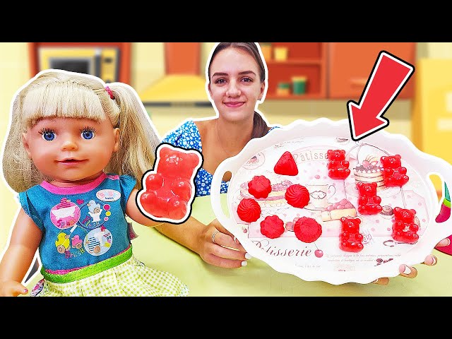 The baby doll pretends to play cooking healthy gummies for dolls. Baby dolls videos for kids.