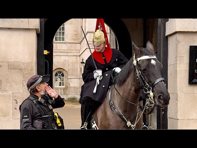 "An Unforgettable Day at Horse Guards in London: Cracking Moments and Majestic Views!"