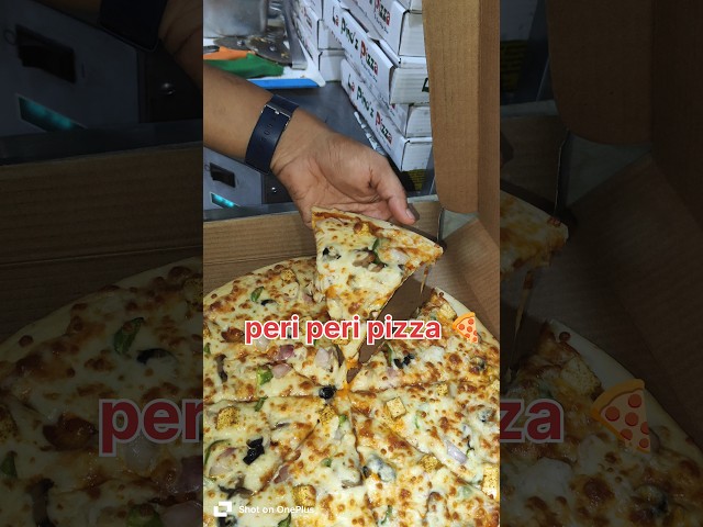 peri peri veg pizza 🍕 large size pizza 🍕#shorts #pizza