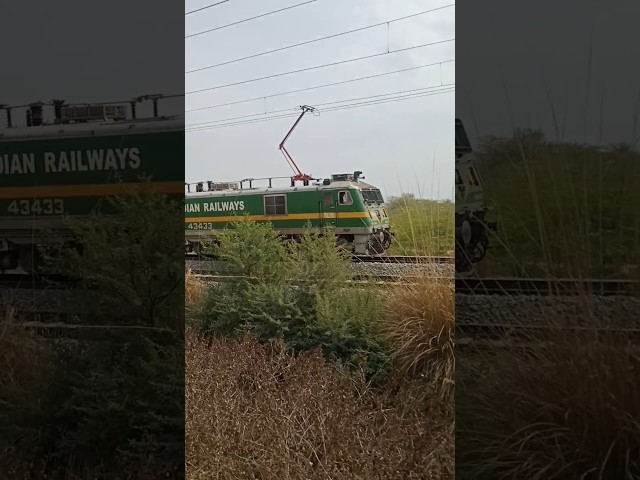 Double Loaded Train Full Pento Raised 😯😯#shortvideos #railwayfans #highspeedtrain #goodstrains 🚂🚦🚧