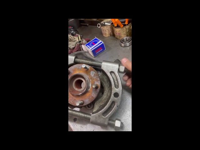 Changing wheel hub bearing