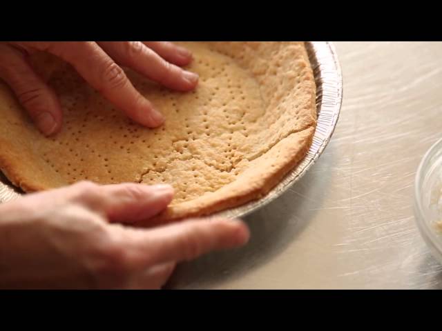 How to Fix a Cracked Pie Crust
