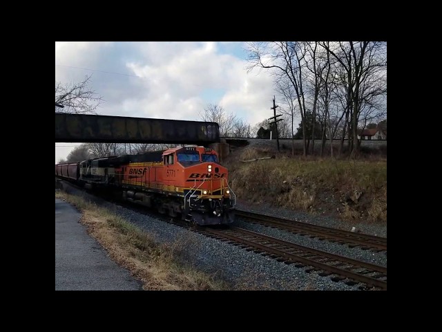 Eastbound BNSF executive Grinstein + 2 CSX DPU's Grain Train coming through Shenandoah JUT WV 12/18
