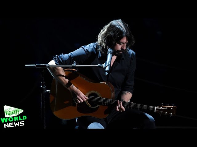 Dave Grohl Performs “Blackbird” at 2016 Oscars