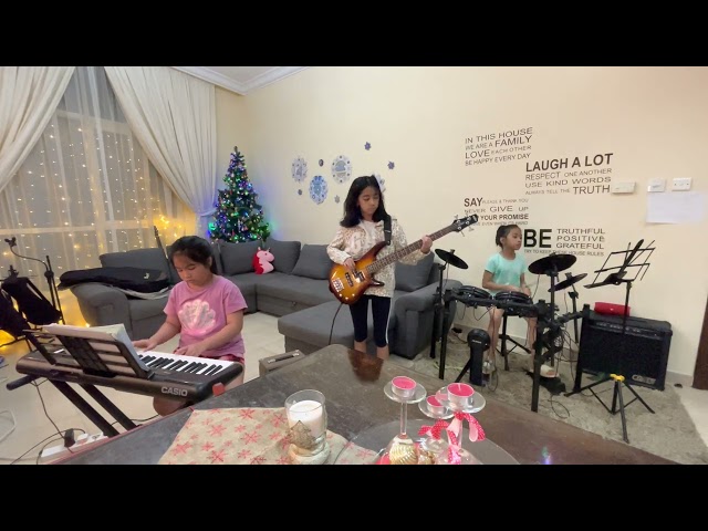 Evening music sesh with my sisters - Rolling in the Deep (cover)