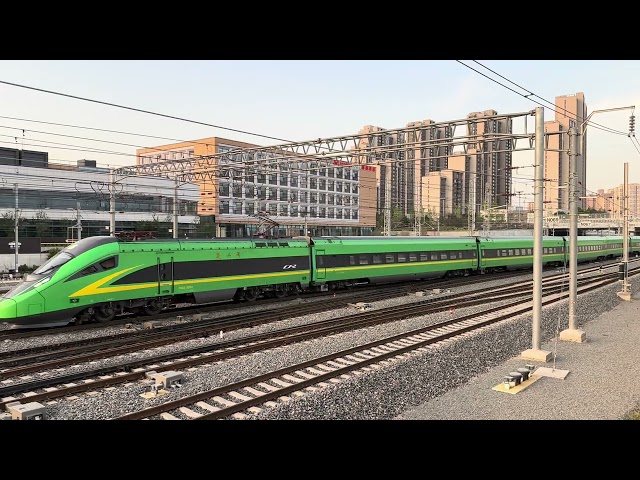 Railfanning near Xi’an station in China