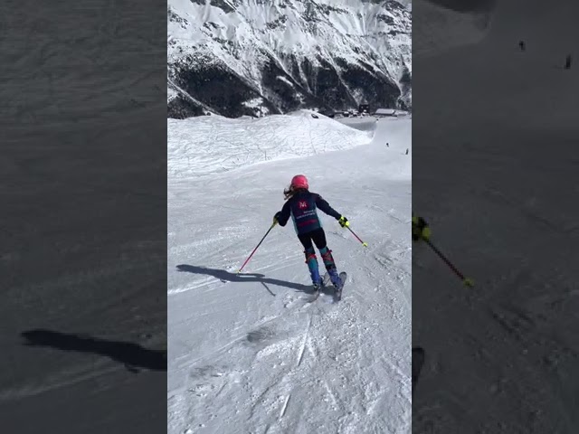 Alice slalom free skiing in Zinal April 2021
