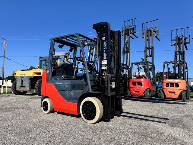 Toyota 5,000 lb Warehouse Forklift with Side Shift and Fork Positioner