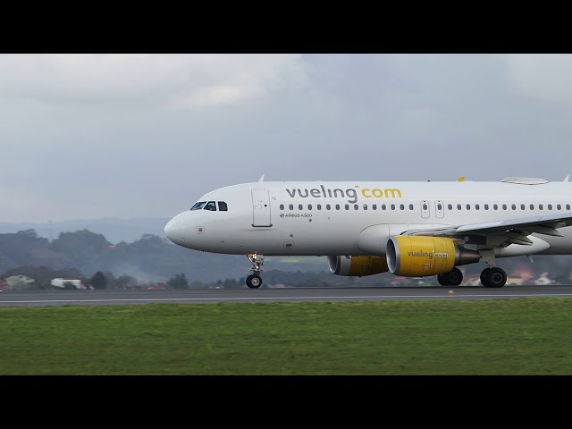 Vueling Airbus A320 despegando pista 03 de Alvedro