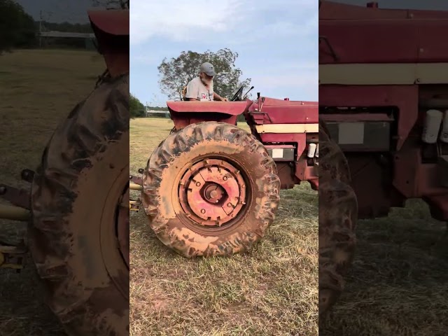 Baling Hay #balinghay #fieldfarmer #tractor #international #vermeer
