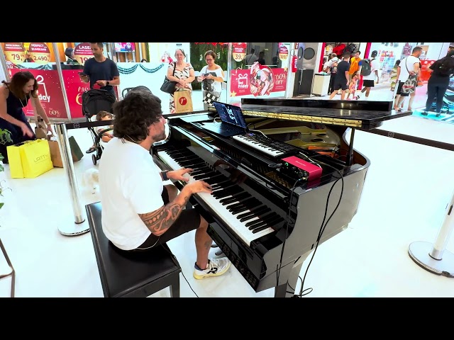 Oasis Don't Look Back In Anger (Piano Shopping Mall)