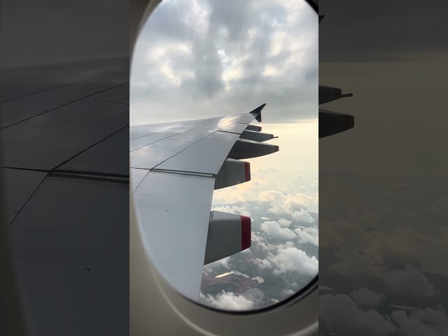 Beautiful Singapore Airlines Cruise Between Clouds | Airbus A380