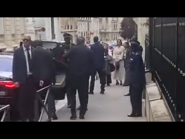 L'arrivée du Président Bassirou Diomaye Faye à Paris emanuel Macron...