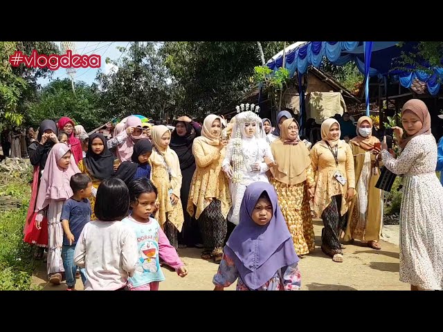 Arak arakan pernikahan sederhana di desa