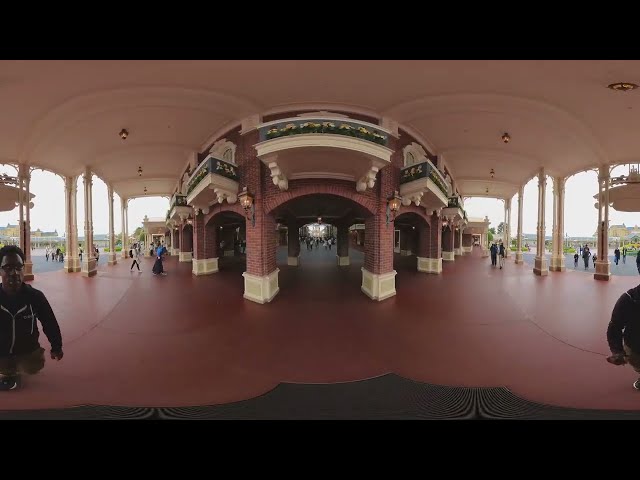 Tokyo Disneyland - Park Entry & Band Performance