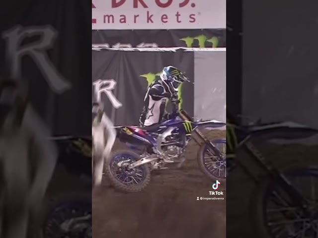 This was close from Eli Tomac & Malcolm Stewart 🤯👀