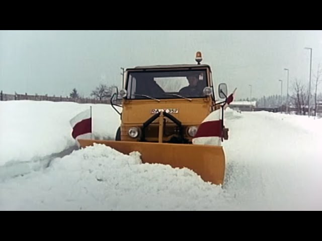 Mercedes-Benz Unimog in winter use with Schmidt snow blower - historical advertising film from 1970