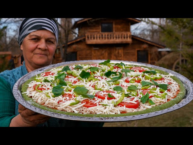 Green - Chicken Pizza: A Tasty Twist on Tradition!
