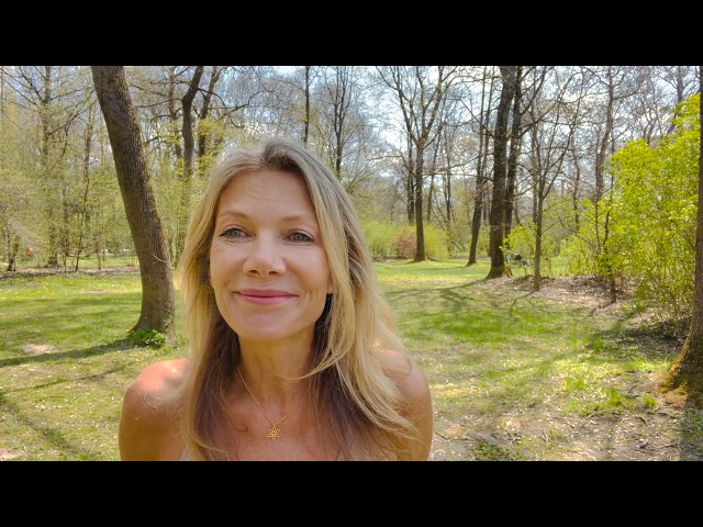 Ursula Karven stellt Yoga für den Beckenboden vor