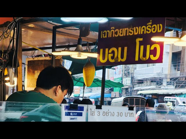Dạo Chợ The One Udomsuk tại BTS Udomsuk và ăn thử bánh kẹp Thái Lan Khanom Buang #Tomo_in_Thailand