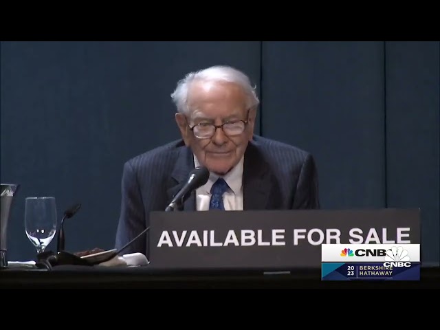 13 year old asks Warren Buffett about the U.S dollar losing its reserve currency status😮