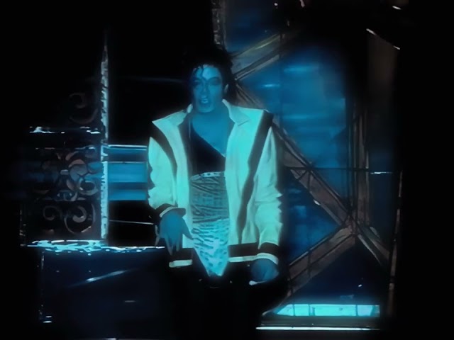 Michael Jackson - THRILLER [4K] | DWT - Copenhagen '92