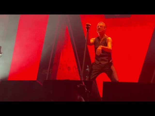 Depeche Mode - Walking in My Shoes Live, Memento Mori Tour