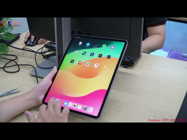 Trao Đổi Surface Pro 8 Sang Apple iPad Pro 12.9 inch 2022 M2 Wifi + 5G Cho Anh Trai Làm Bất Động Sản