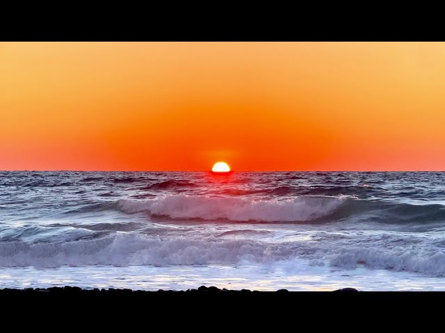 1 Hour Relaxing Music with Ocean Waves [4k] (Full Sunset)