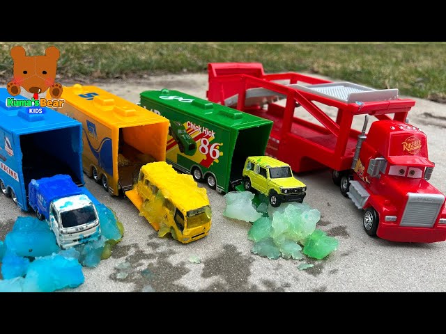 Car Carrier Looks for Working Cars Trapped in Colorful Jellies! Car Story for Kids【Kuma's Bear Kids】