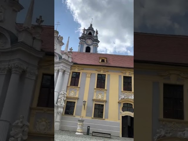 360 View of the Courtyard in the town of Dürnstein