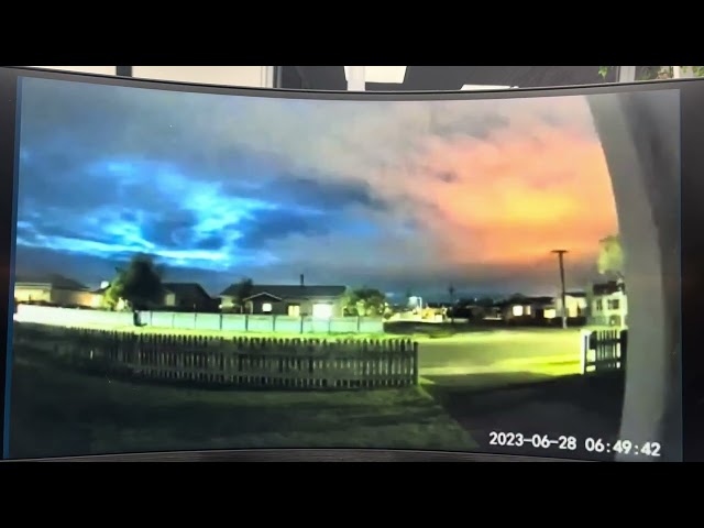 Incredible likely meteor explodes over Feilding at dawn