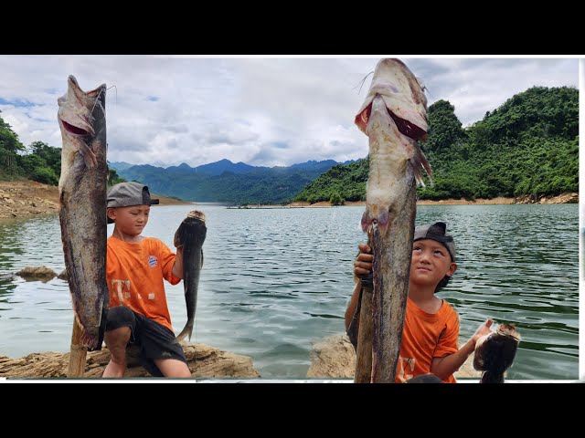 fish trap. An orphan boy creates his own fish hunting equipment and successfully hunts a giant fish