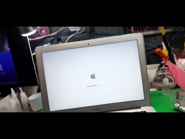 เปลี่ยนจอใน Macbook A1369 By ช่างต่าย รับซ่อม Mac บางพลี