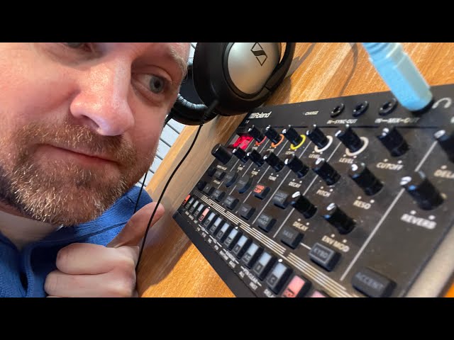 Lunchtime jam - Roland T-8 techno no talking