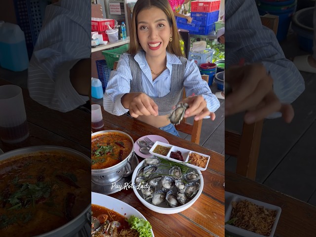 Eating fresh oysters is very delicious. - Thai Street Food #shorts
