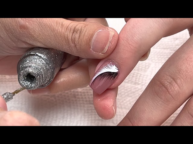 Amazing line nail art design/YouTube Amy Huynh