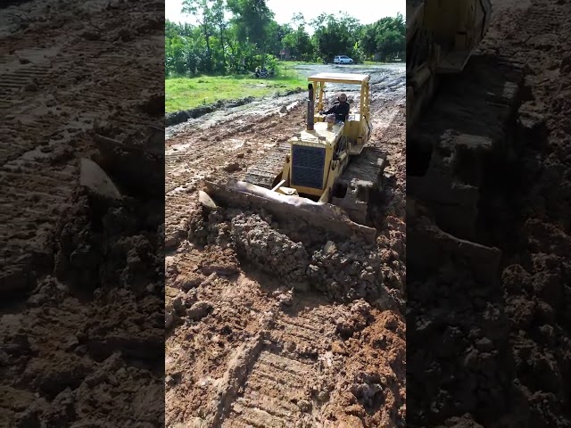 Skills in mud Dozer #machines_tv#heavyequipment #bulldozer #amazing #dumptruck