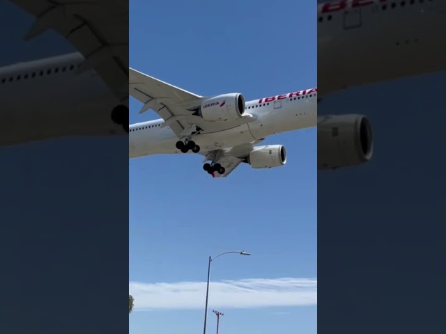Iberia A350-900 landing at LAX Int’l Airport on April 19th, 2023!